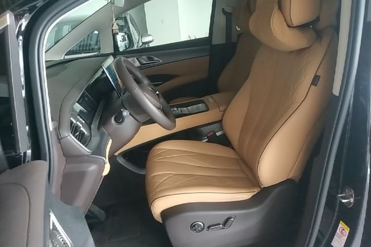 Used Denza D9 2024 DM-i 1050 Luxury Model Left Front Seat