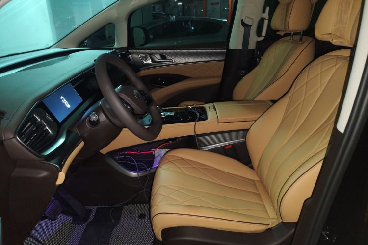 Used Denza D9 2024 EV 620 Premium Model Left Front Seat