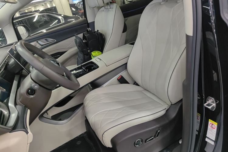 Used Denza D9 2024 DM-i 980 Four-Wheel Drive Prestige Model Left Front Seat