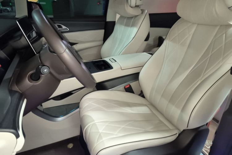 Used Denza D9 2024 DM-i 980 Four-Wheel Drive Prestige Model Left Front Seat