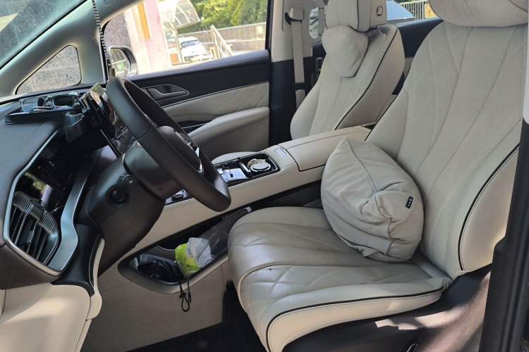 Used Denza D9 2024 DM-i 980 Four-Wheel Drive Prestige Model Left Front Seat