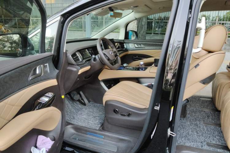 Used Denza D9 2024 EV 620 Premium Model Left Front Seat