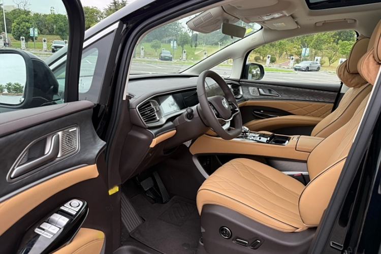 Used Denza D9 2024 EV 620 Premium Model Left Front Seat