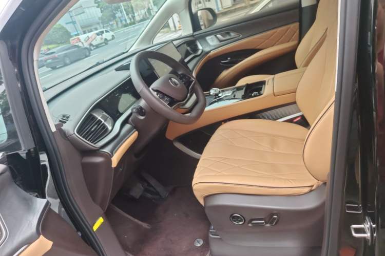 Used Denza D9 2024 DM-i 1050 Luxury Model Left Front Seat