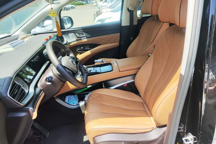 Used Denza D9 2024 DM-i 980 Four-Wheel Drive Prestige Model Left Front Seat