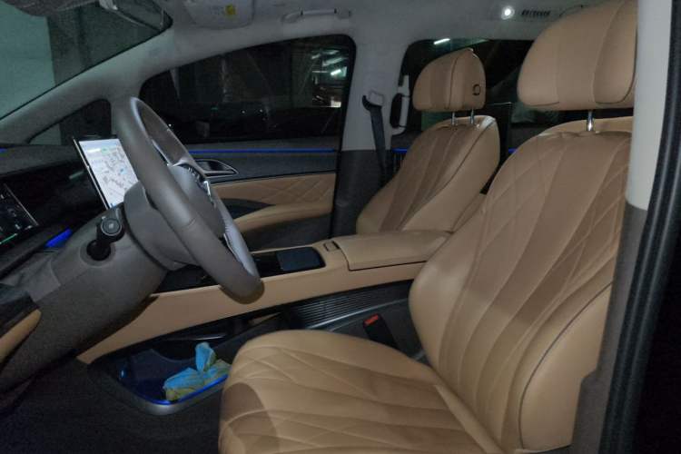 Used Denza D9 2024 EV 600 Four-Wheel-Drive Flagship Model Left Front Seat
