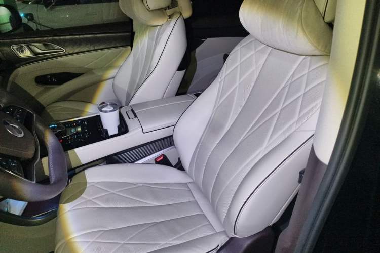 Used Denza D9 2024 DM-i 1050 Luxury Model Left Front Seat