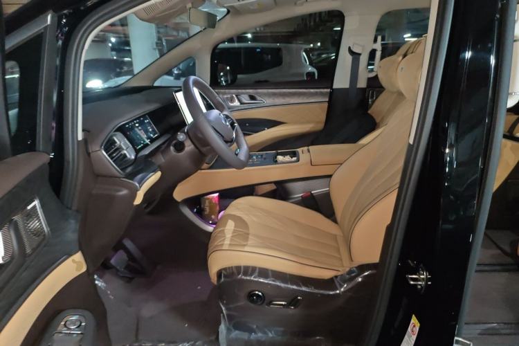 Used Denza D9 2024 DM-i 1050 Luxury Model Left Front Seat