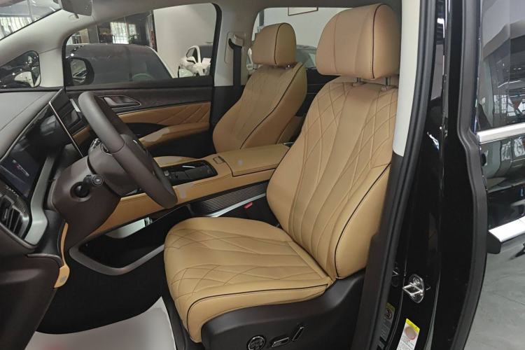 Used Denza D9 2024 DM-i 1050 Luxury Model Left Front Seat