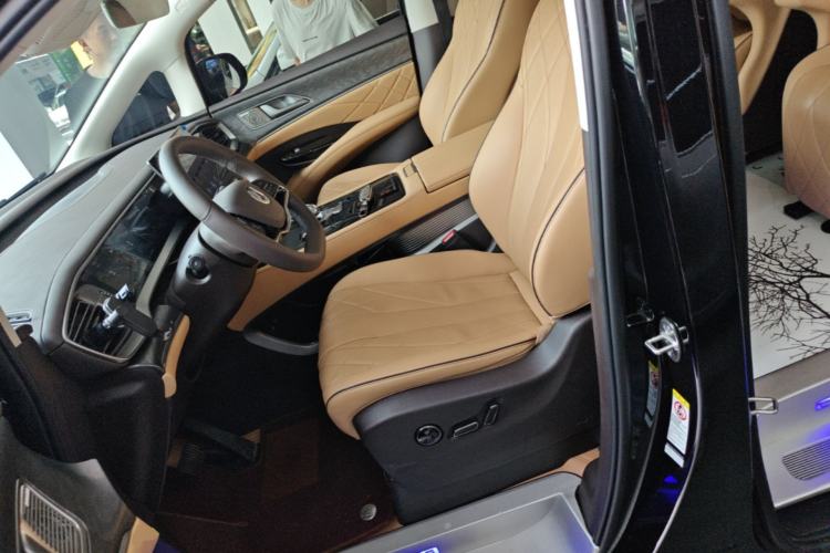 Used Denza D9 2024 DM-i 1050 Luxury Model Left Front Seat