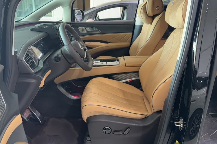 Used Denza D9 2024 DM-i 980 Four-Wheel Drive Prestige Model Left Front Seat