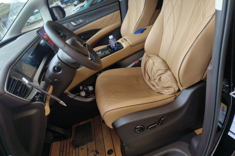 Used Denza D9 2024 EV 620 Premium Model Left Front Seat