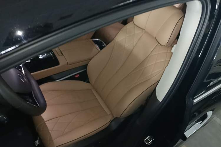 Used Denza D9 2024 DM-i 980 Four-Wheel Drive Prestige Model Left Front Seat
