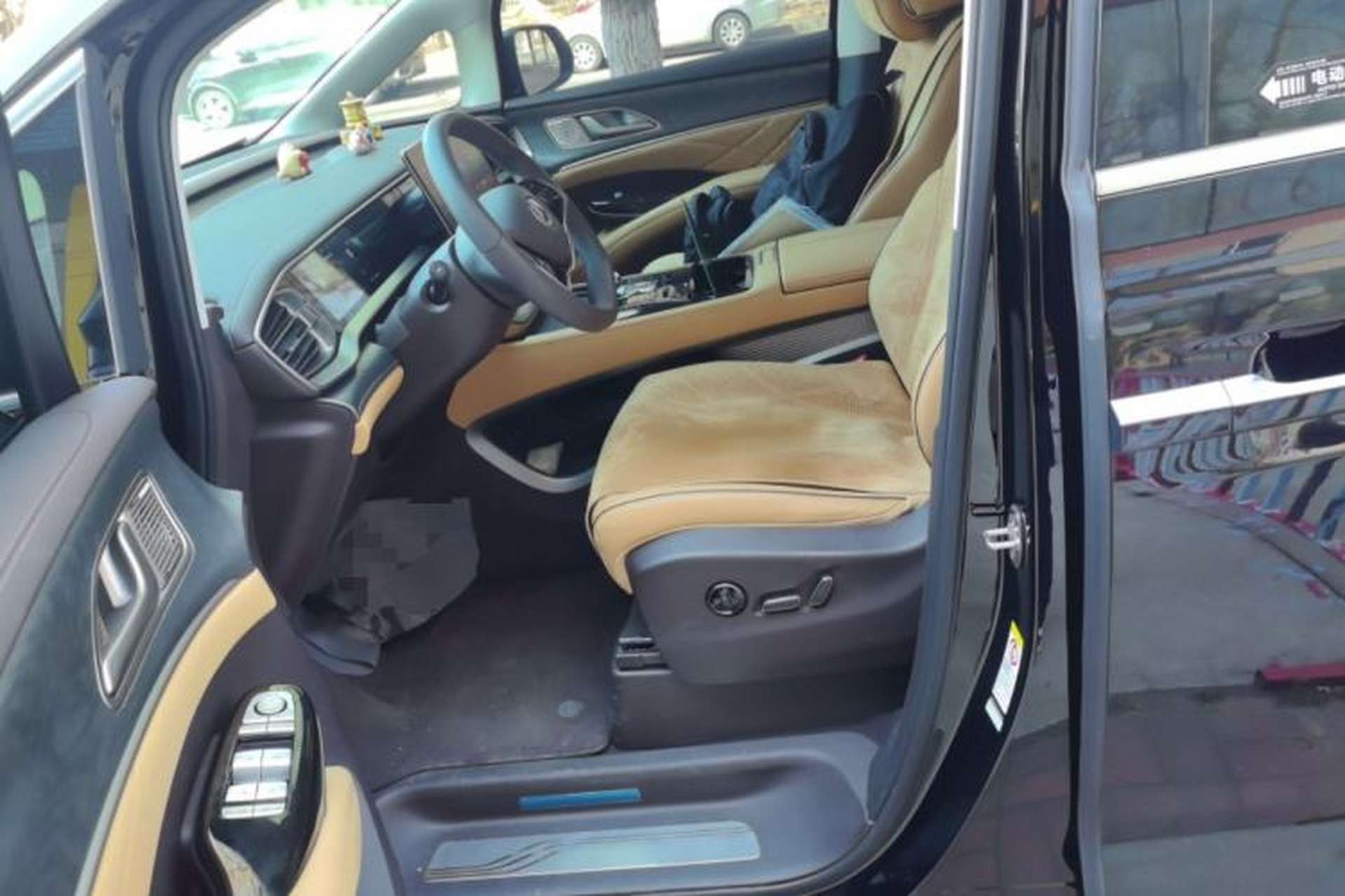 Used Denza D9 2024 DM-i 1050 Luxury Model Left Front Seat