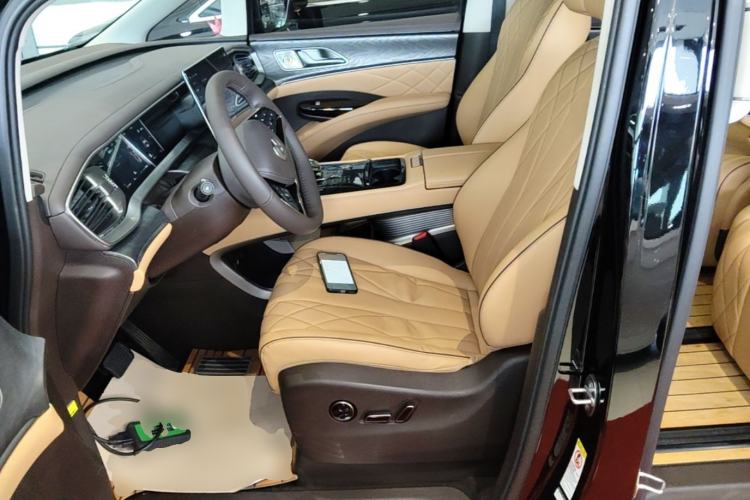 Used Denza D9 2024 DM-i 1050 Luxury Model Left Front Seat