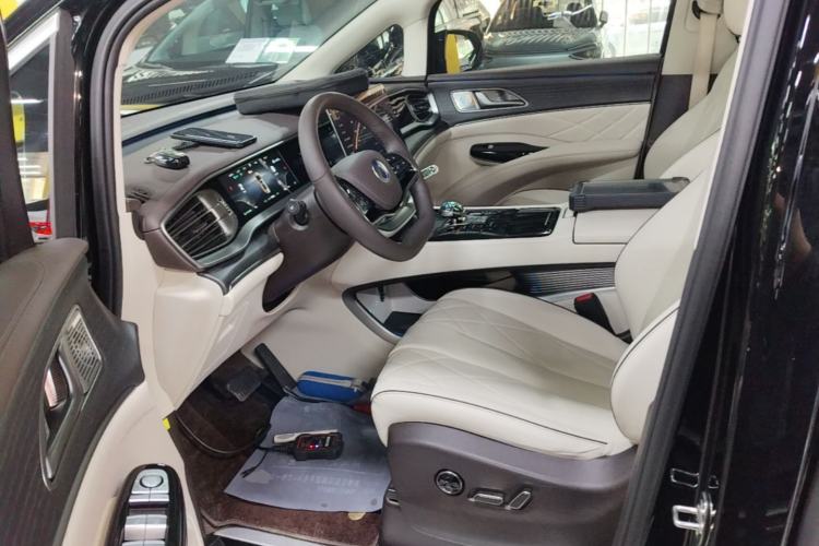 Used Denza D9 2024 DM-i 980 Four-Wheel Drive Prestige Model Left Front Seat