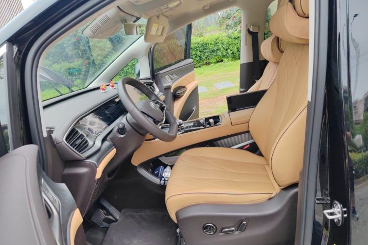 Used Denza D9 2024 DM-i 1050 Luxury Model Left Front Seat