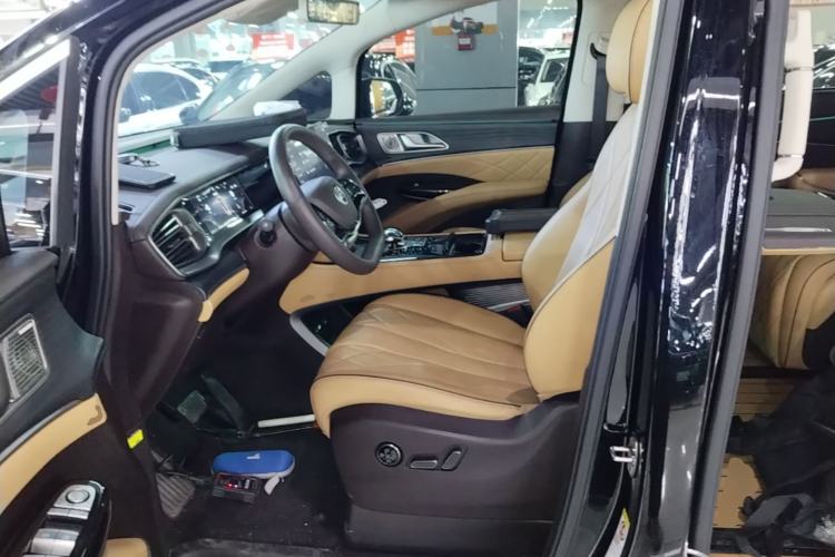 Used Denza D9 2024 DM-i 980 Four-Wheel Drive Prestige Model Left Front Seat