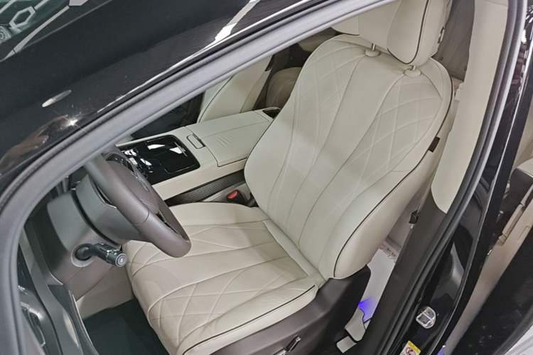 Used Denza D9 2024 DM-i 980 Four-Wheel Drive Prestige Model Left Front Seat