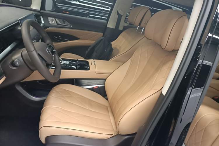 Used Denza D9 2024 DM-i 980 Four-Wheel Drive Prestige Model Left Front Seat