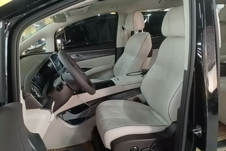 Used Denza D9 2024 DM-i 1050 Luxury Model Left Front Seat