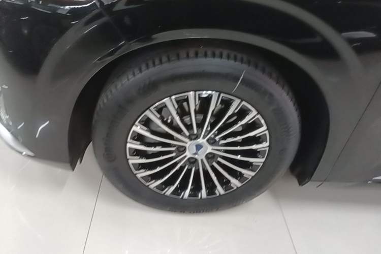 Used Denza D9 2024 EV 620 Premium Model Left Front Wheel Hub