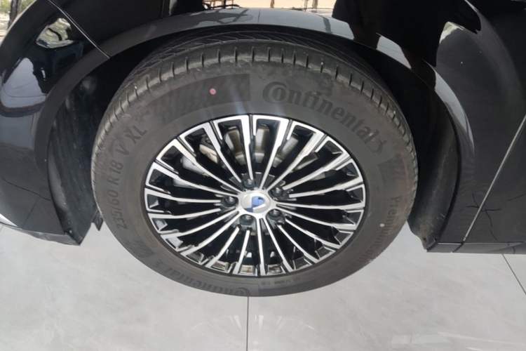Used Denza D9 2024 DM-i 980 Four-Wheel Drive Prestige Model Left Front Wheel Hub