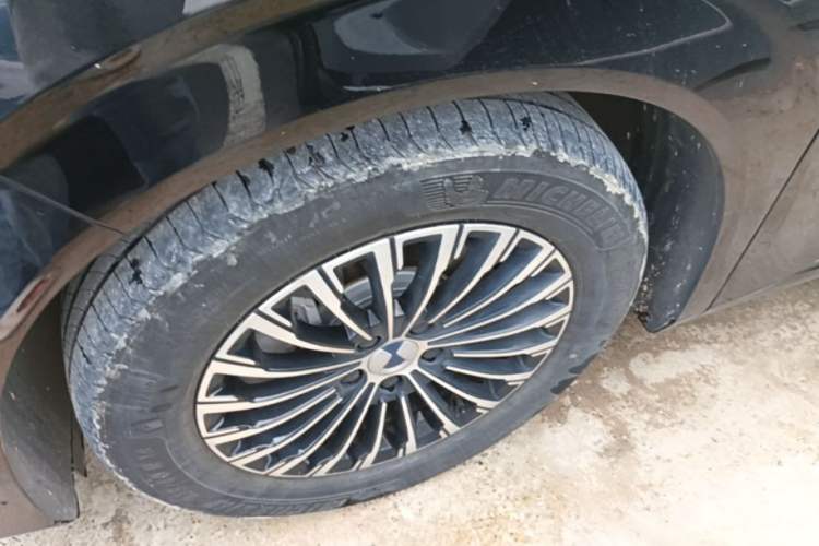 Used Denza D9 2024 DM-i 1050 Luxury Model Left Front Wheel Hub