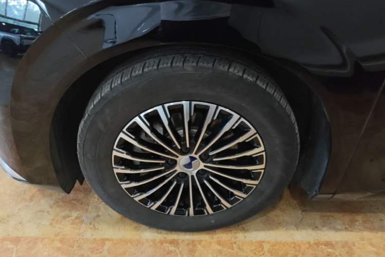 Used Denza D9 2024 EV 620 Premium Model Left Front Wheel Hub
