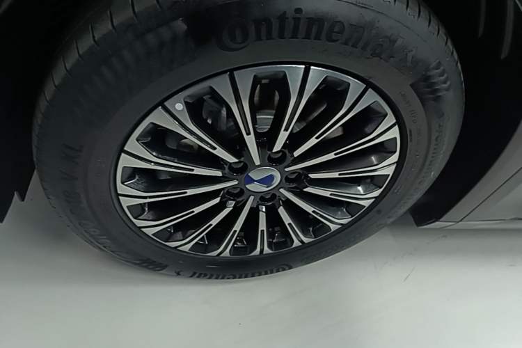 Used Denza D9 2024 PIONEER Four-Seat Pioneer Edition Left Front Wheel Hub