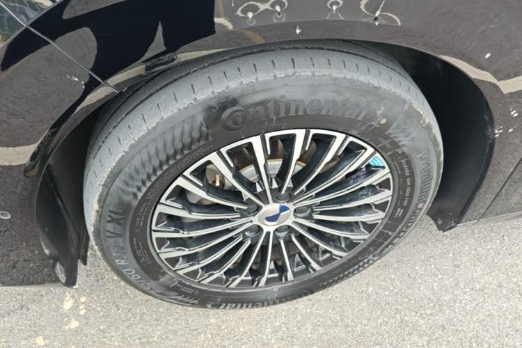Used Denza D9 2024 DM-i 980 Four-Wheel Drive Flagship Model Left Front Wheel Hub