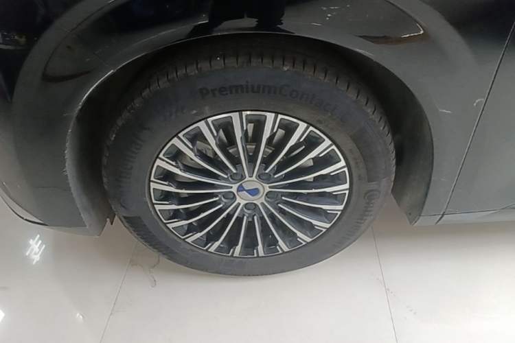 Used Denza D9 2024 DM-i 1050 Luxury Model Left Front Wheel Hub