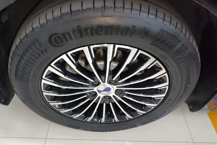 Used Denza D9 2024 DM-i 980 Four-Wheel Drive Prestige Model Left Front Wheel Hub