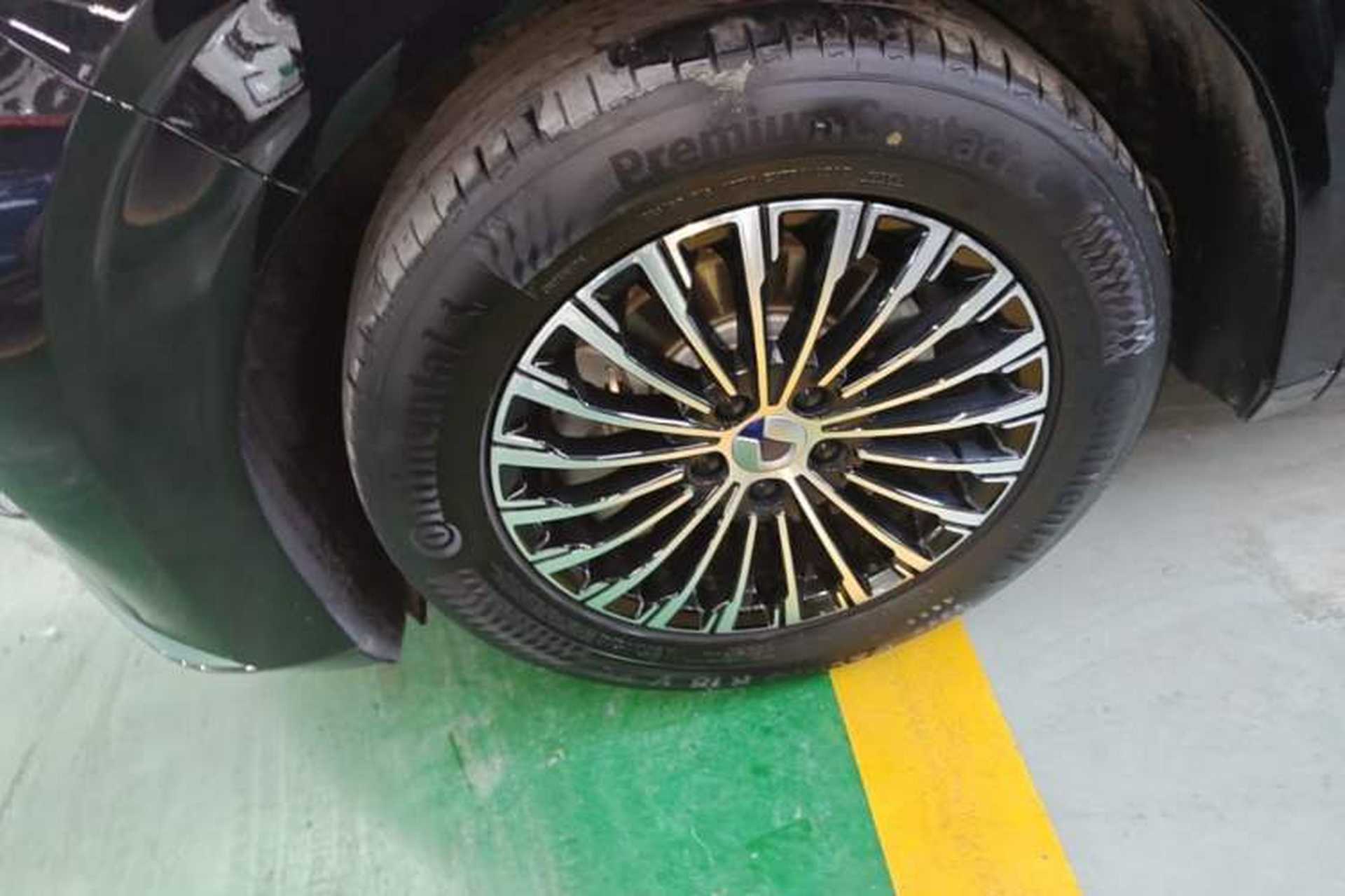 Used Denza D9 2024 DM-i 980 Four-Wheel Drive Prestige Model Left Front Wheel Hub