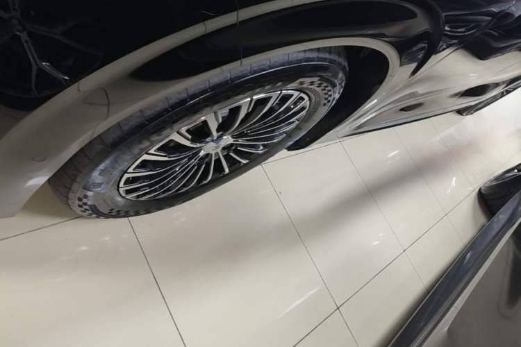 Used Denza D9 2024 DM-i 980 Four-Wheel Drive Flagship Model Left Front Wheel Hub