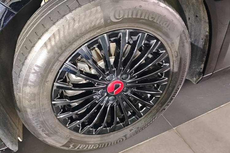 Used Denza D9 2024 DM-i 980 Four-Wheel Drive Flagship Model Left Front Wheel Hub