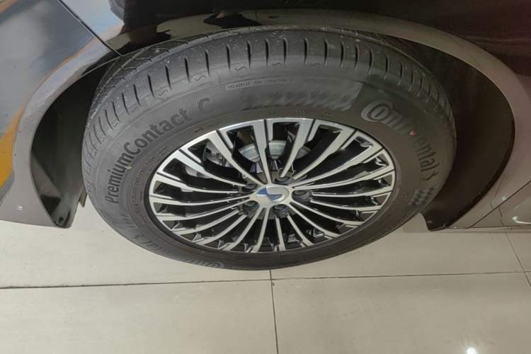 Used Denza D9 2024 DM-i 970 Luxury Model Left Front Wheel Hub