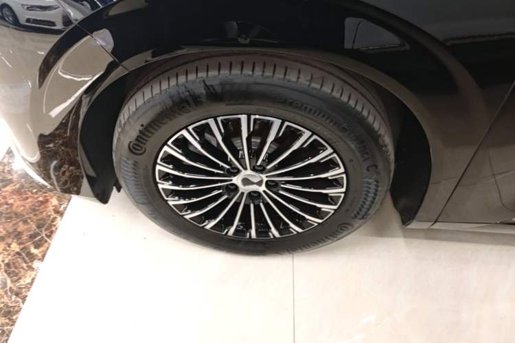 Used Denza D9 2024 DM-i 1050 Luxury Model Left Front Wheel Hub