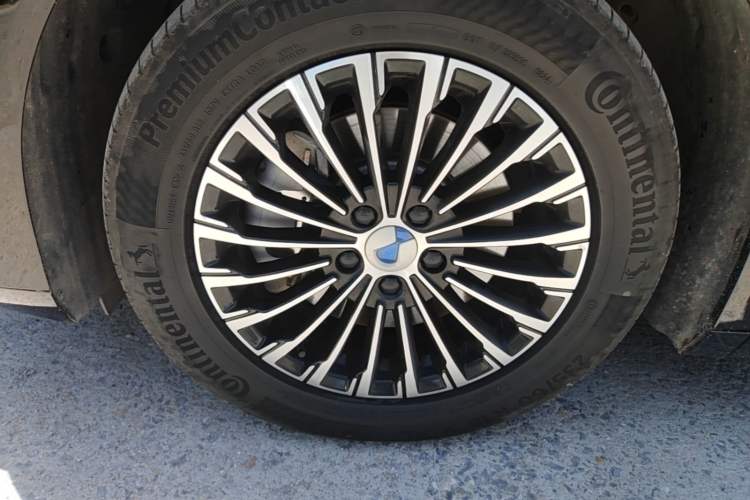 Used Denza D9 2024 DM-i 980 Four-Wheel Drive Flagship Model Left Front Wheel Hub