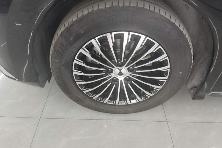 Used Denza D9 2024 DM-i 1050 Luxury Model Left Front Wheel Hub