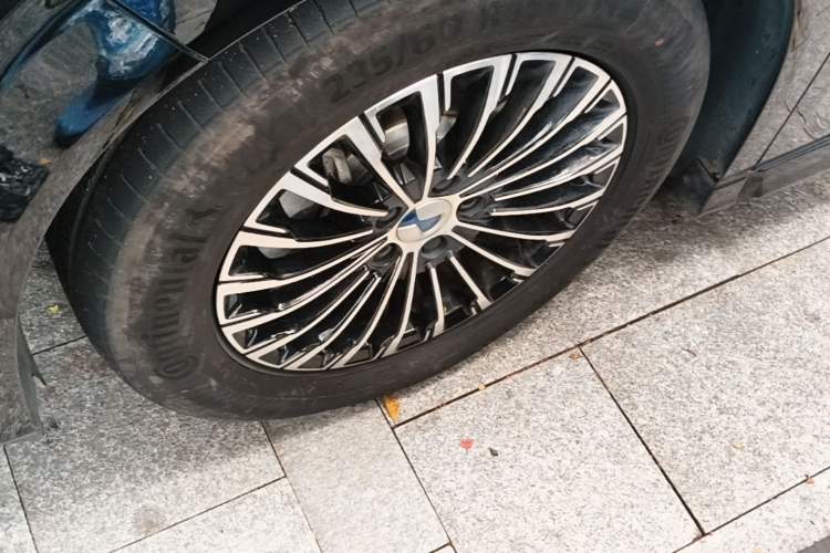 Used Denza D9 2024 DM-i 980 Four-Wheel Drive Prestige Model Left Front Wheel Hub