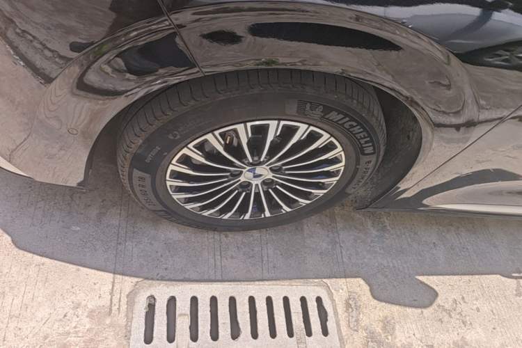 Used Denza D9 2024 EV 600 Four-Wheel-Drive Flagship Model Left Front Wheel Hub