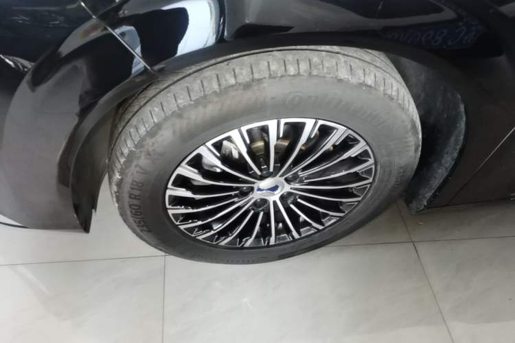 Used Denza D9 2024 DM-i 1050 Luxury Model Left Front Wheel Hub