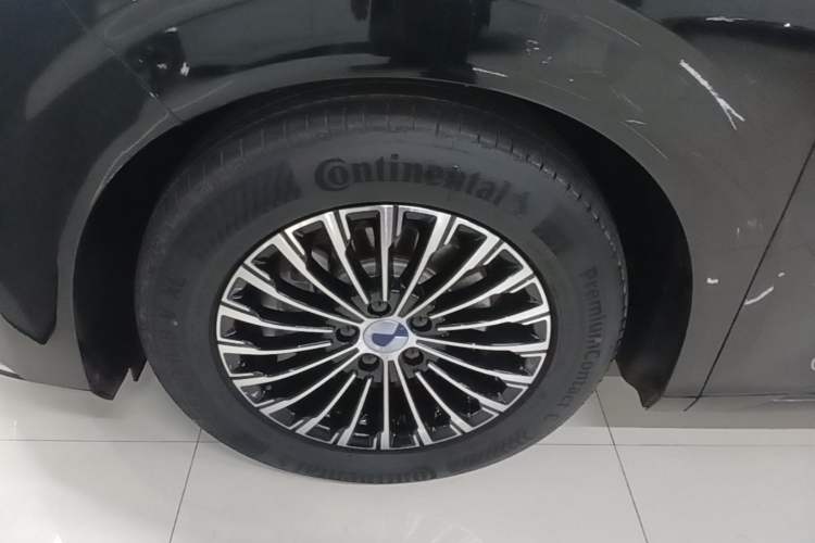 Used Denza D9 2024 DM-i 980 Four-Wheel Drive Prestige Model Left Front Wheel Hub