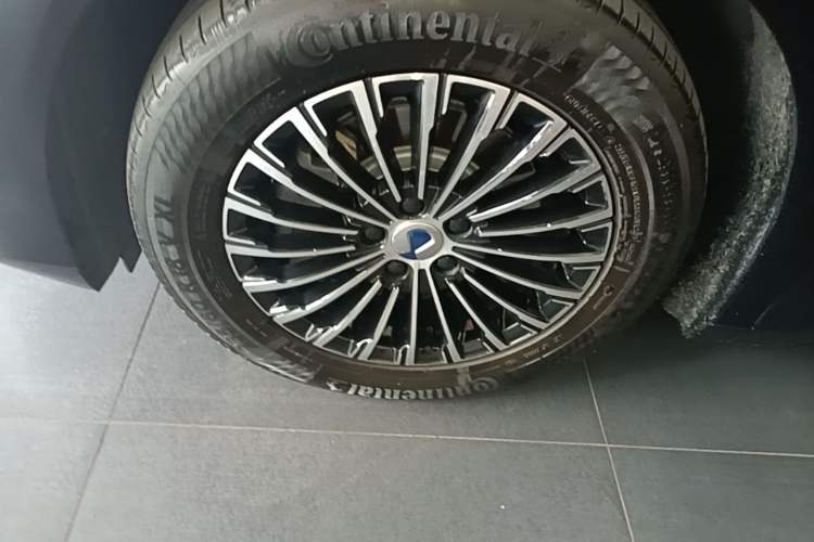 Used Denza D9 2024 DM-i 980 Four-Wheel Drive Prestige Model Left Front Wheel Hub