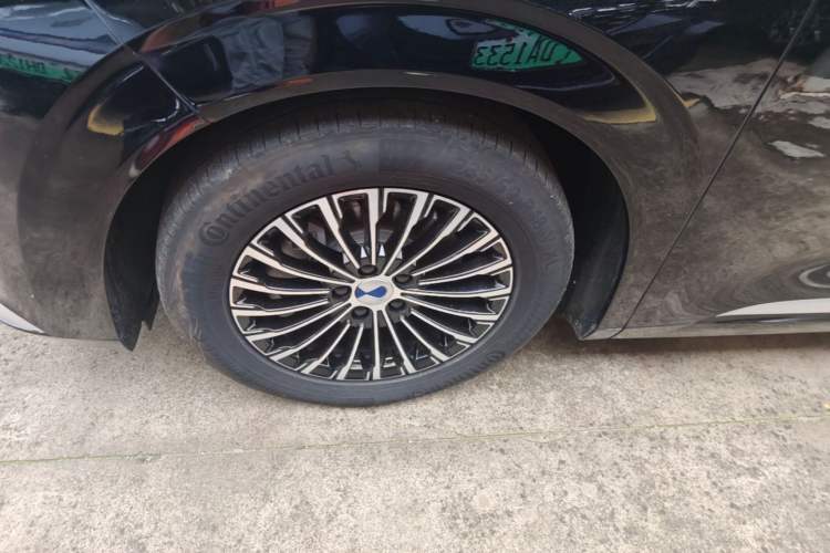 Used Denza D9 2024 DM-i 1050 Luxury Model Left Front Wheel Hub