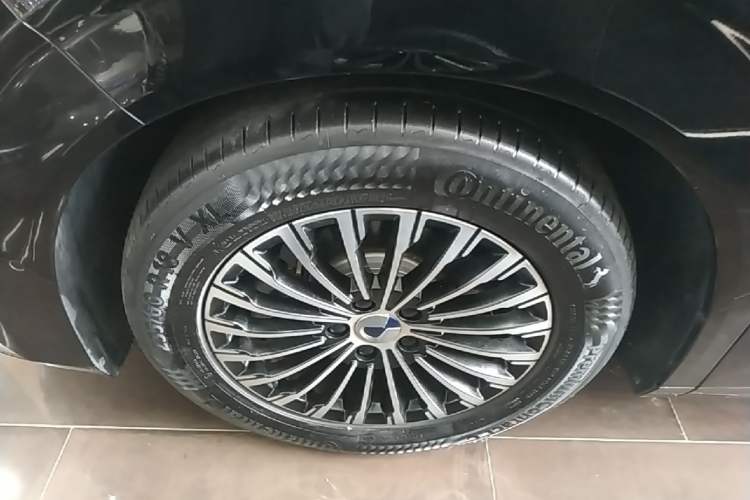 Used Denza D9 2024 DM-i 980 Four-Wheel Drive Flagship Model Left Front Wheel Hub