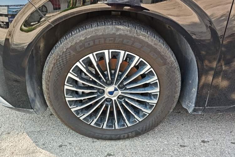 Used Denza D9 2024 DM-i 1050 Luxury Model Left Front Wheel Hub