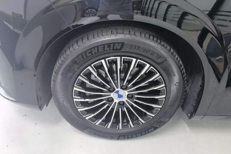 Used Denza D9 2024 DM-i 1050 Luxury Model Left Front Wheel Hub