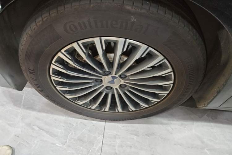 Used Denza D9 2024 DM-i 980 Four-Wheel Drive Flagship Model Left Front Wheel Hub